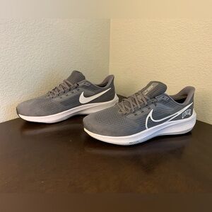 Nike Air Zoom Pegasus 39 TB ‘Gunsmoke’ UNLV Men’s Size 11
